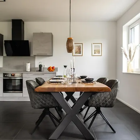 Golden Timber Apartment